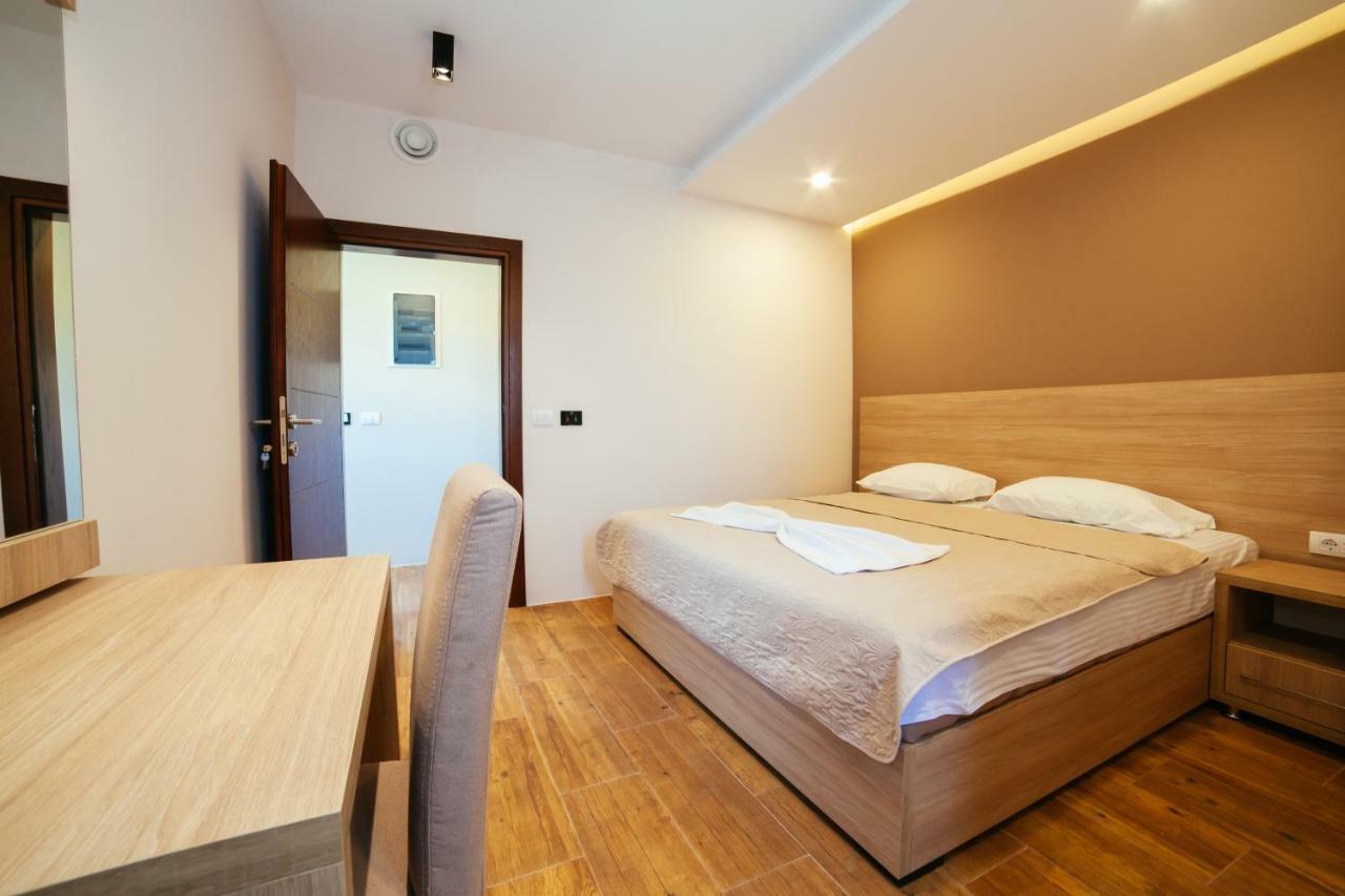 Adriatica Sea & Sun Bed & Breakfast Ulcinj Exterior photo
